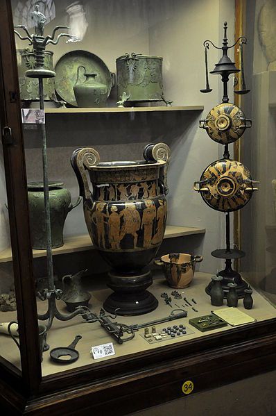Ritrovamenti in una tomba etrusca nella necropoli presso i Giradini Margherita. Museo Archeologico di Bologna.